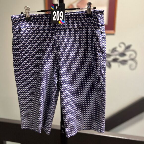 Chico's So Slimming Blue & White Dot Shorts #DO209 - Picture 1 of 6